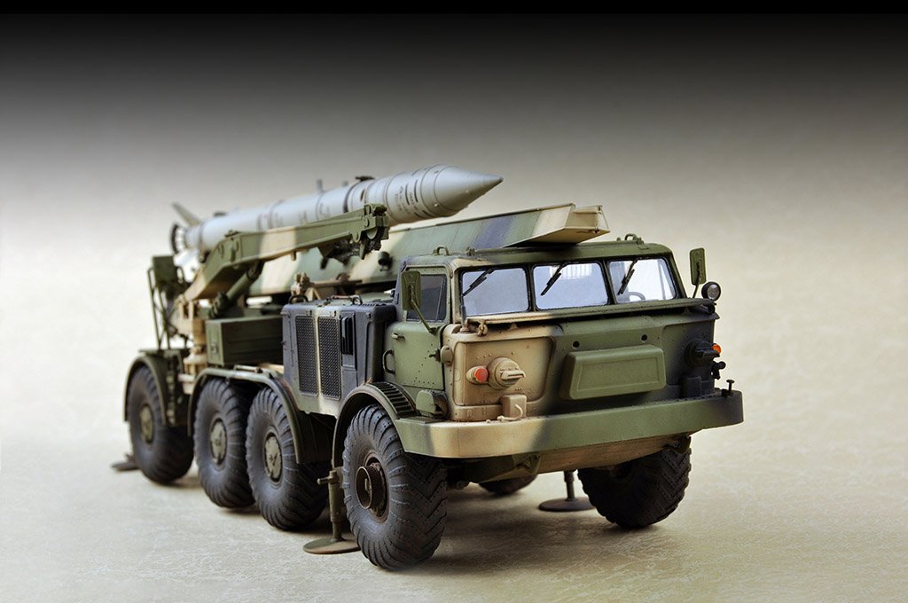 Trumpeter 07179 Russian 9P113 TEL w/9M21 Rocket of 9K52 Luna-M Frog-7 tactical rocket 1/72 – zdjęcie 2