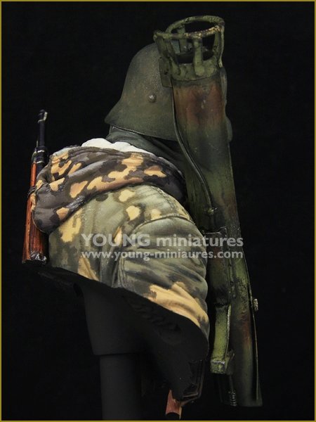 Young Miniatures YM1865 German Waffen SS with Panzerschreck 1/10 – imagen 6