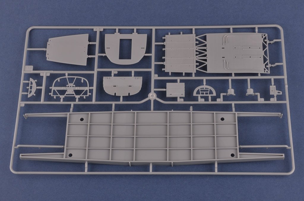 Hobby Boss 83211 B-24J Liberator 1/32 – image 8