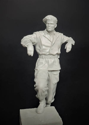 Panzer Art FI35-167 British tank loader coverall 1/35 – image 4
