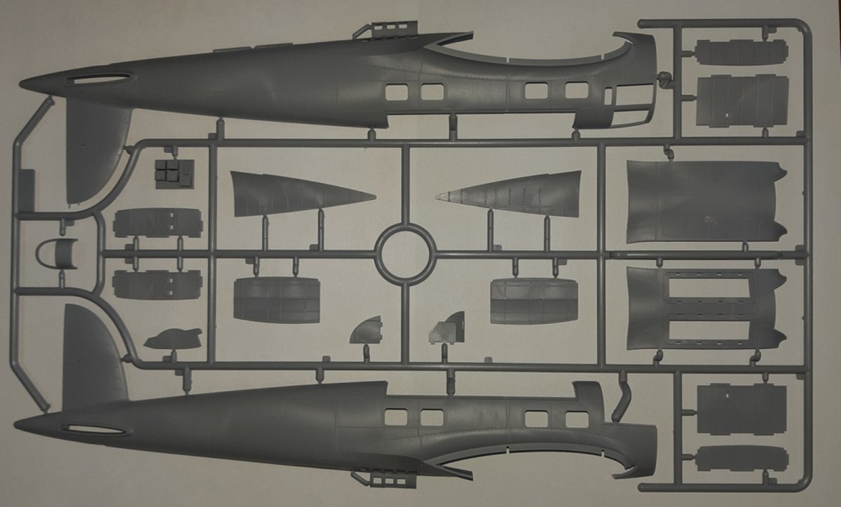 ICM 48263 He 111H-16, WWII German Bomber 1/48 – immagine 7