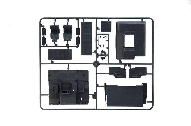 Italeri 3956 Mercedes Benz SK 1844 LS V8 1/24 – image 10