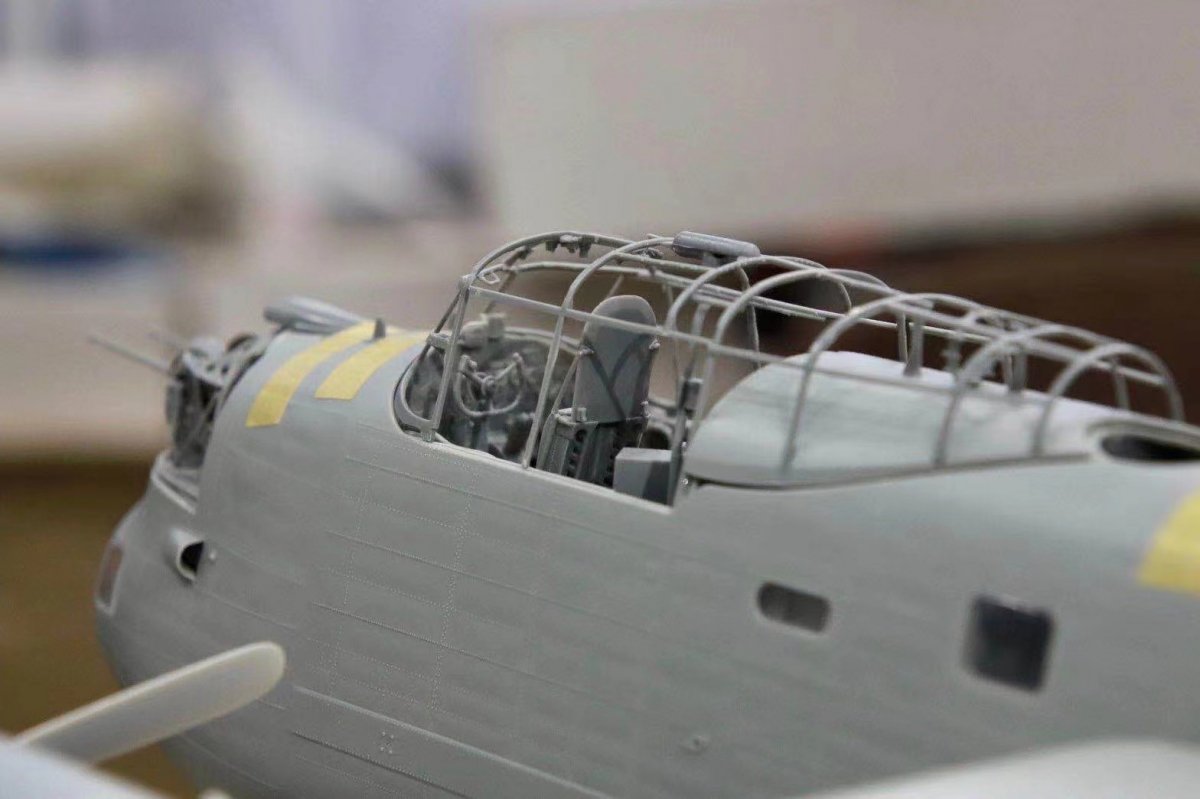 Border Model BF-010 Avro Lancaster B Mk.I/III with full Interior 1/32 – image 3