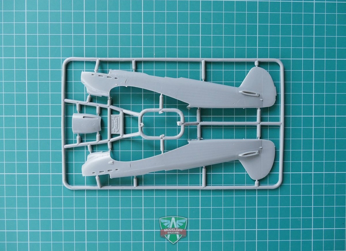 Modelsvit 4801 Yak-1B Soviet fighter 1/48 – imagen 4