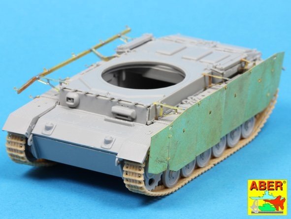 Aber 72A09 Osłony boczne do PzKpfw III / Side skirts for PzKpfw III 1/72 – Bild 4