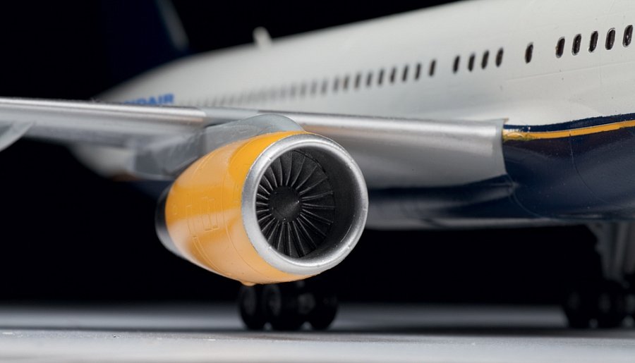 Zvezda 7032 Civil airliner Boeing 757-200 1/144 – zdjęcie 4