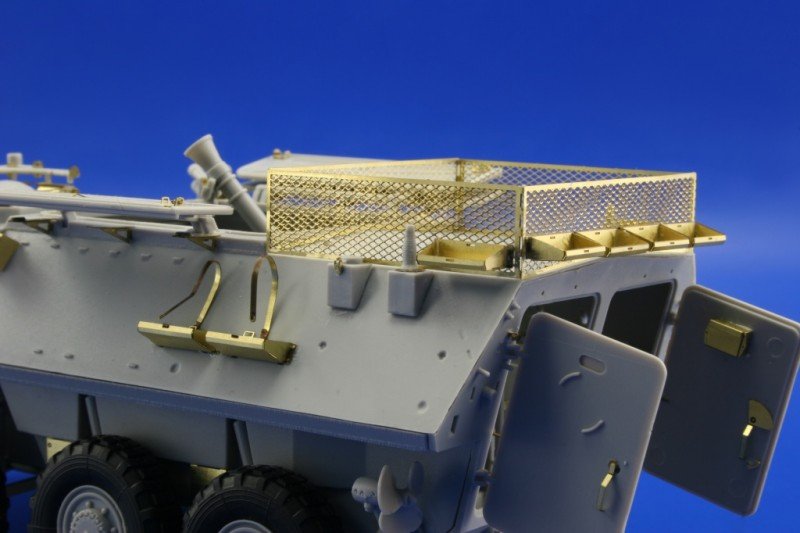 Eduard TP099 LAV-M stowage box 1/35 Trumpeter – Bild 3