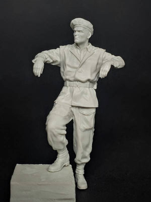 Panzer Art FI35-167 British tank loader coverall 1/35 – image 3
