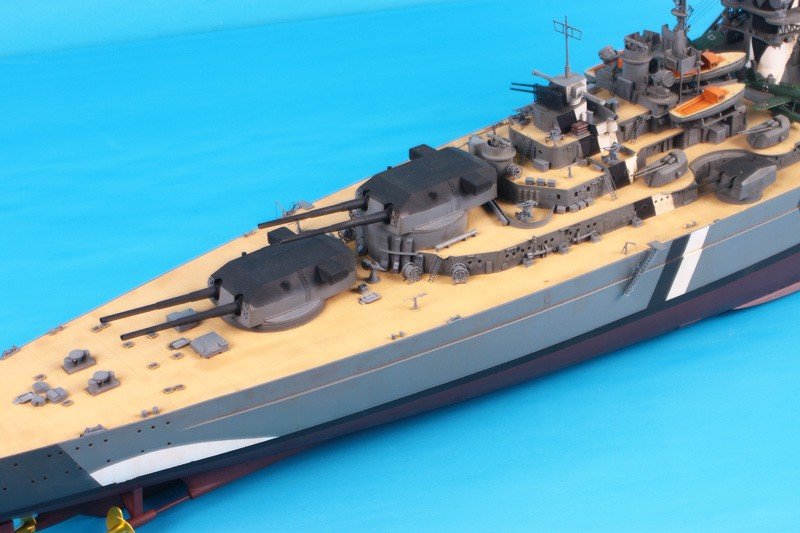 Trumpeter 03702 German Bismarck Battleship 1/200 – image 8