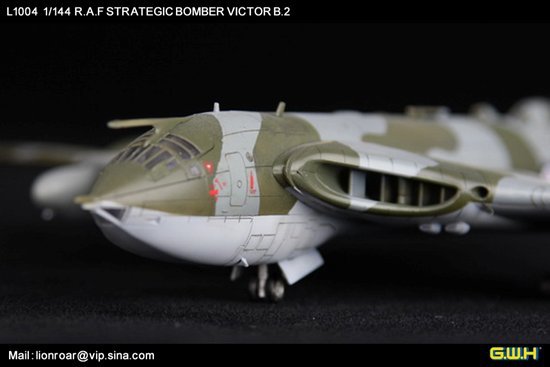 Lion Roar L1004 RAF Strategic Bomber VICTOR B2 1/144 – image 5