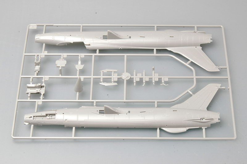 Trumpeter 01617 F-105D Thunderchief 1/72 – immagine 7