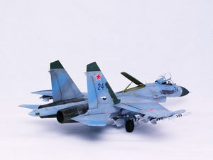 Trumpeter 02224 Soviet Sukhoi Su-27 Flanker B 1/32 – image 7