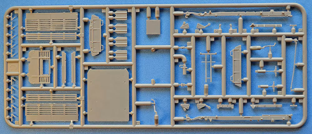 ACE 72610 US G7107 1,5t 4x4 Army Truck with Metal Body 1/72 – image 5