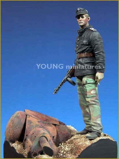 Young Miniatures YM9001-B SS Panzer Officer with T-34 Mantlet Base 90mm – immagine 4