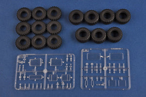 Hobby Boss 85513 Ukraine KrAZ-6446 Tractor with MAZ/ChMZAP-5247G semitrailer 1/35 – immagine 12