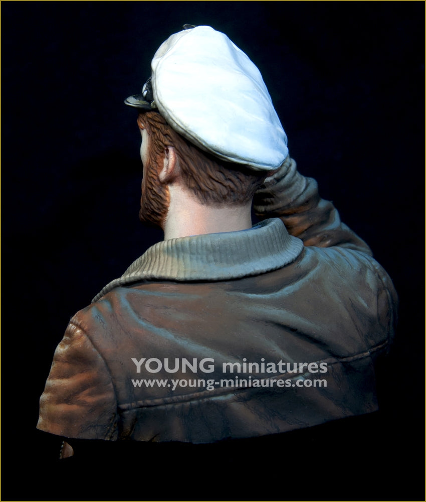 Young Miniatures YM18102 U-Boat Officer WWII " Der Heimkenhrer" 1/10