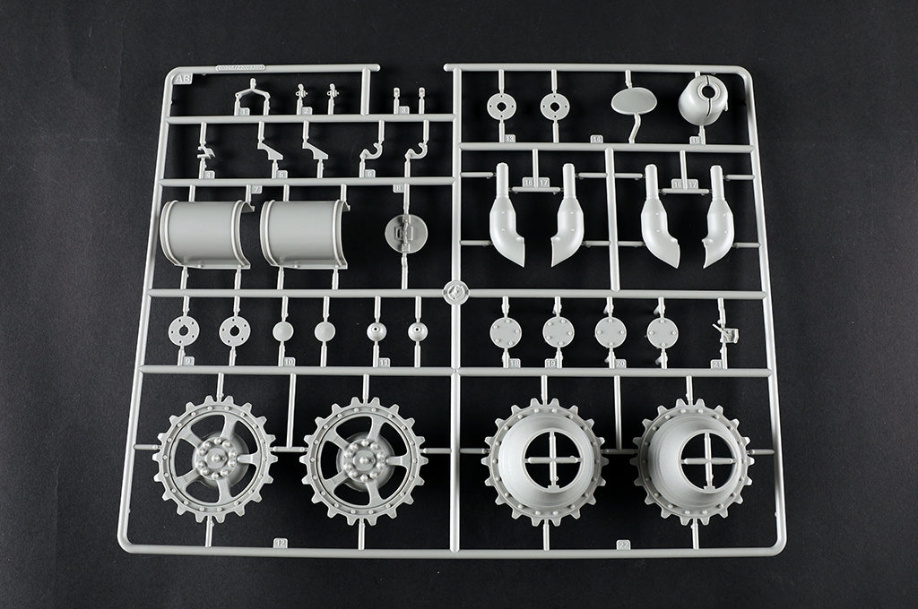 Trumpeter 00948 German Tiger II Heavy Tank - Porsche Turret Early Production 1/16 – Bild 38