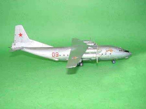 Trumpeter 04001 AntonovAn-12BK Cub 1/100 – image 2