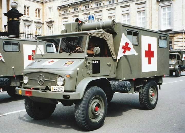 ACE 72469 Unimog S 404 Krankenwagen 1/72 – Bild 7
