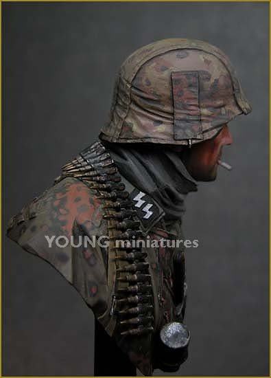 Young Miniatures YM1804 German Waffen SS Ardennes 1944 1/10 – image 7
