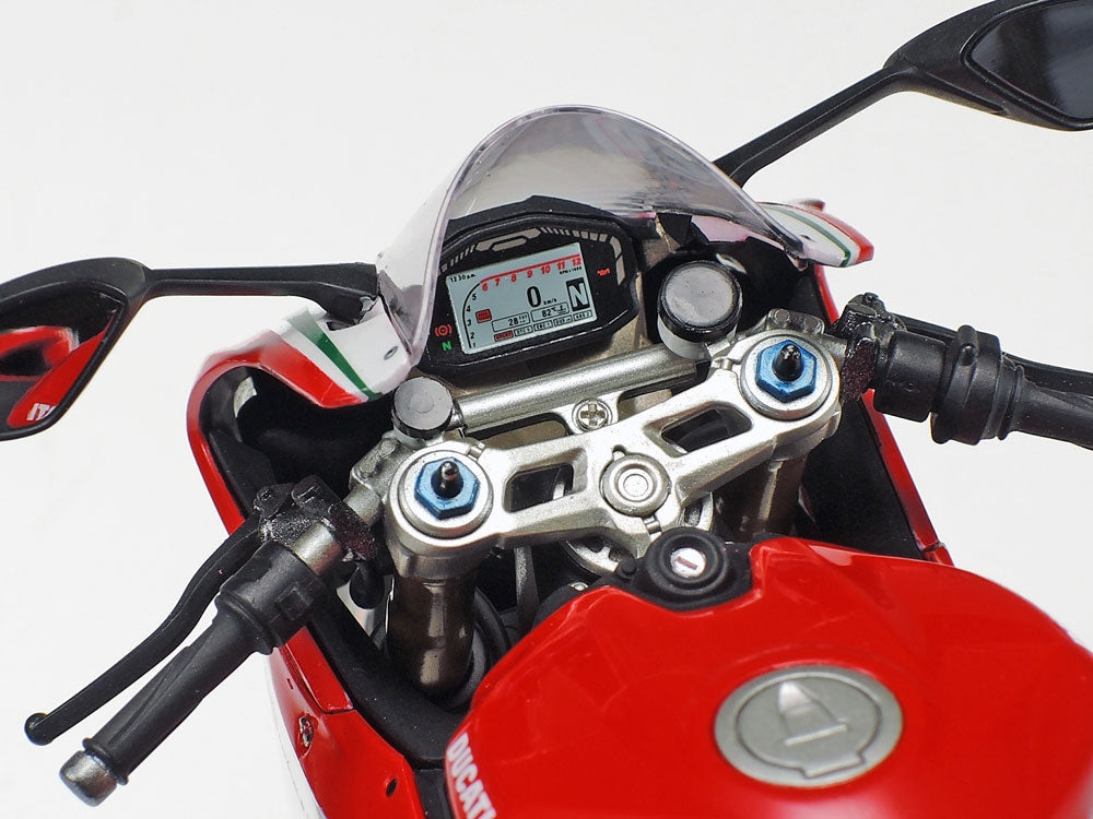 Tamiya 14132 Ducati 1199 Panigale S Tricolore 1/12 – image 7