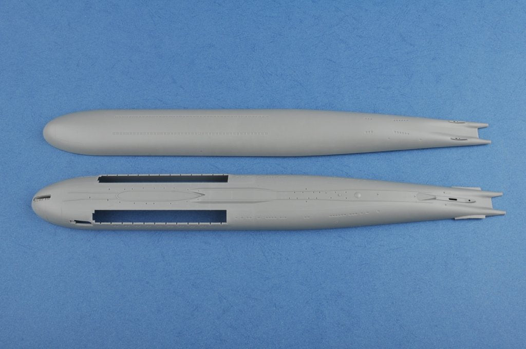 Hobby Boss 83521 Russian Navy SSGN Oscar II Class Kursk Cruise Missile Submarine 1/350 – image 4