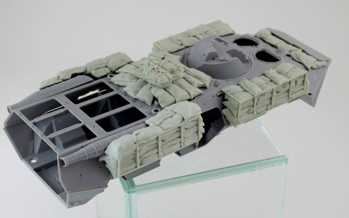 Panzer Art RE35-693 Sandbags armor for Ukrainian BTR-80 1/35 – zdjęcie 4