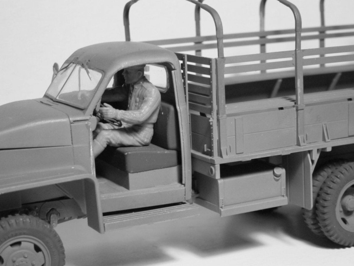 ICM 35643 RKKA Drivers (1943-1945) (2 figures) 1/35 – image 4