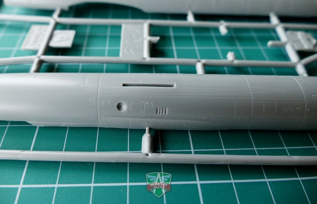 Modelsvit 72010 Mikoyan I-3U(I-420) Soviet interceptor 1/72 – imagen 6