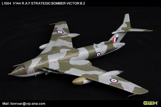 Lion Roar L1004 RAF Strategic Bomber VICTOR B2 1/144 – image 2