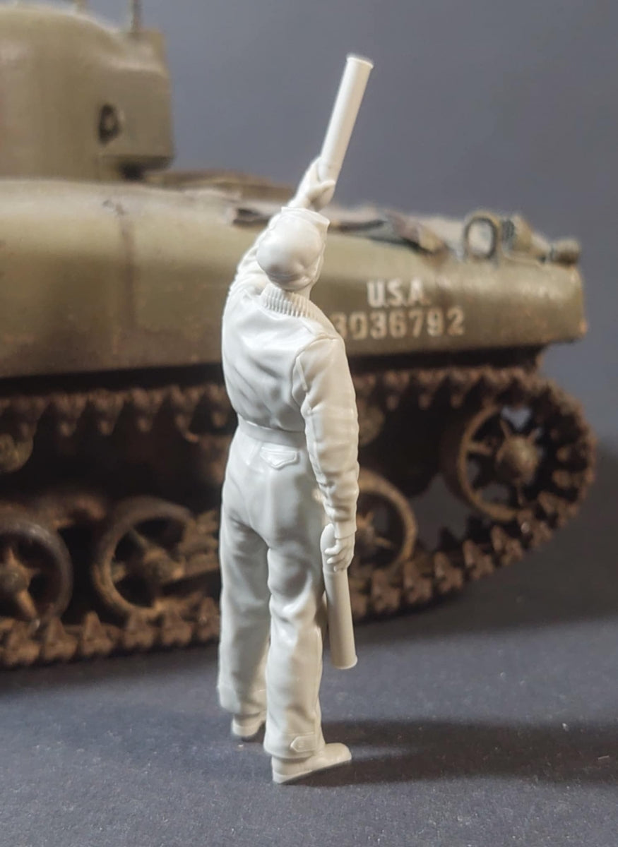 Panzer Art FI35-233 British tanker loading 75mm ammo No2 1/35 – image 3