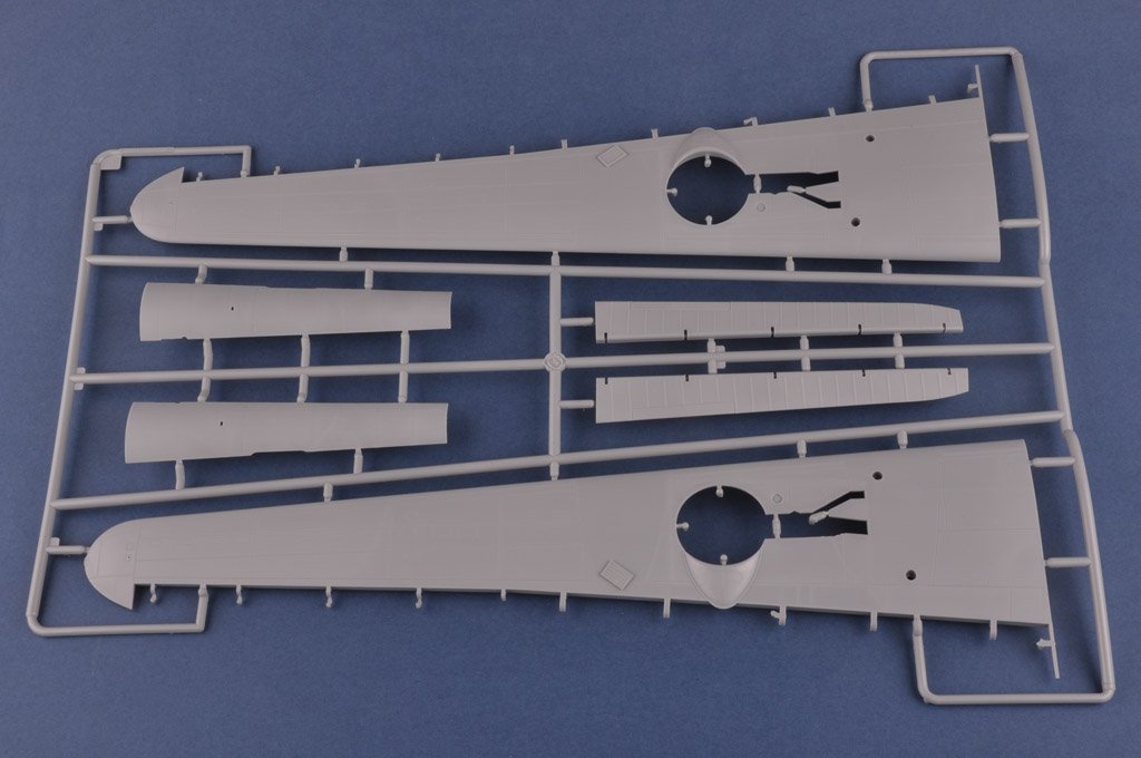 Hobby Boss 83211 B-24J Liberator 1/32 – image 6