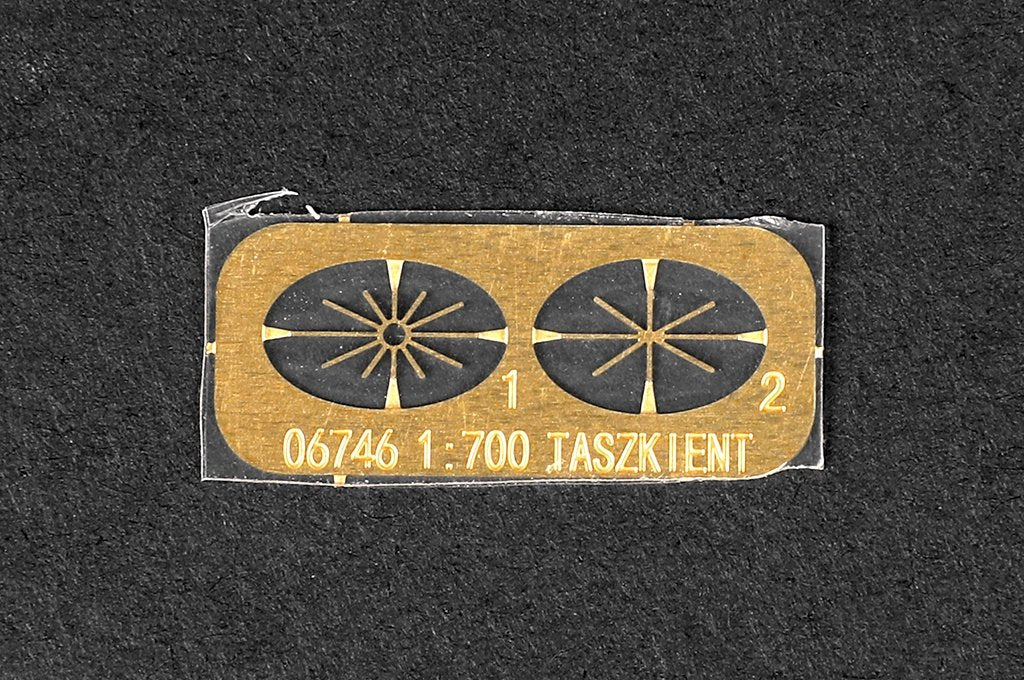 Trumpeter 06747 Soviet Destroyer Tashkent 1942 1/700 – image 9
