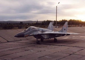 Uschi 3036 Display diorama Russian PAG-Type Taxiway and Tarmac, Circular, BLAST WALL EDITION 1/72 – Bild 5