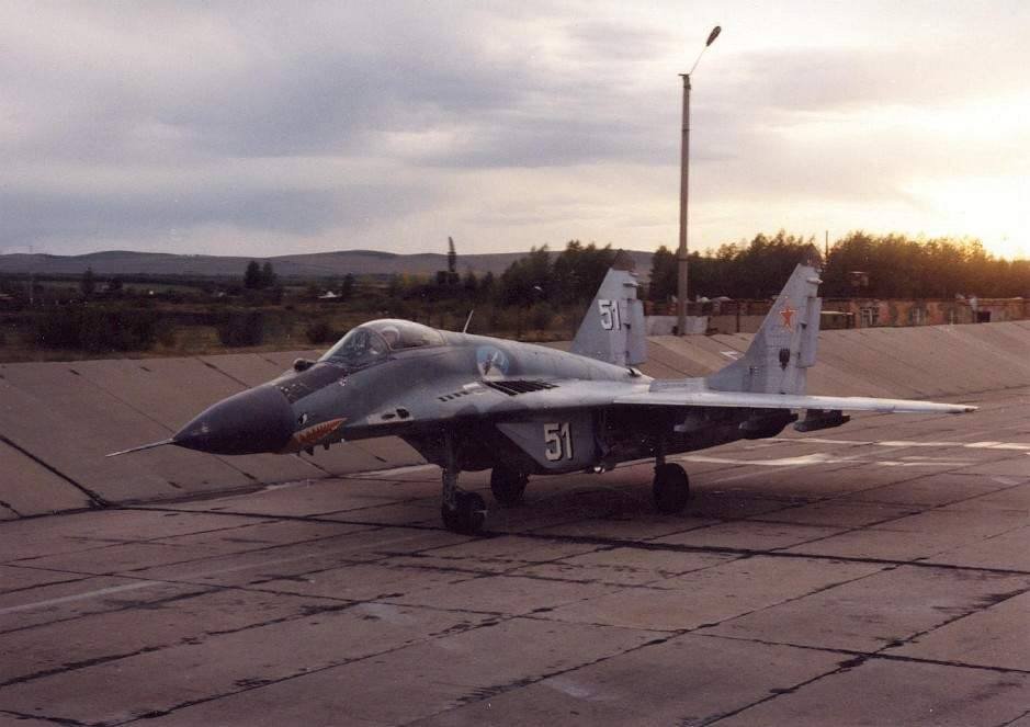Uschi 3036 Display diorama Russian PAG-Type Taxiway and Tarmac, Circular, BLAST WALL EDITION 1/72 – Bild 5