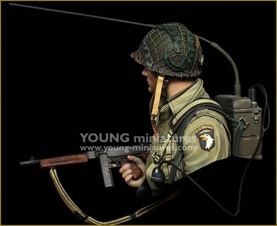 Young Miniatures YM1885 US Airborne Radio Operator CARENTAN 1944 1/10 – immagine 3