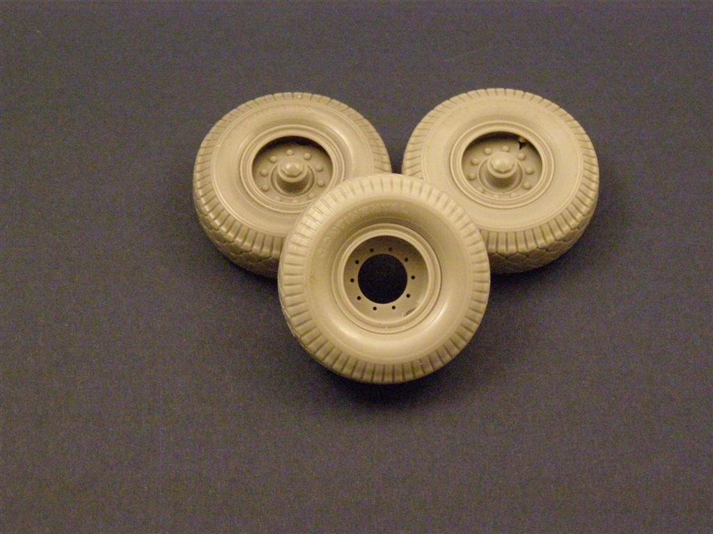 Panzer Art RE35-072 Road wheels with spare for Sd.Kfz.9 “FAMO” 1/35 – immagine 3