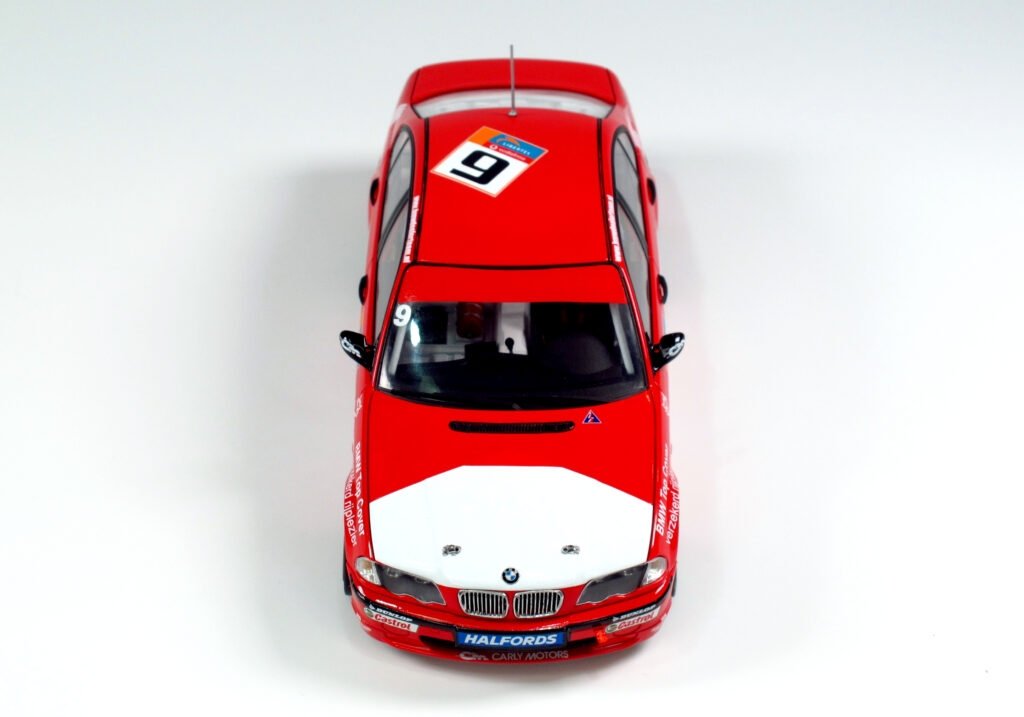 NuNu PN24007 BMW 320i E46 DTCC 2001 Winner 1/24 – imagen 6