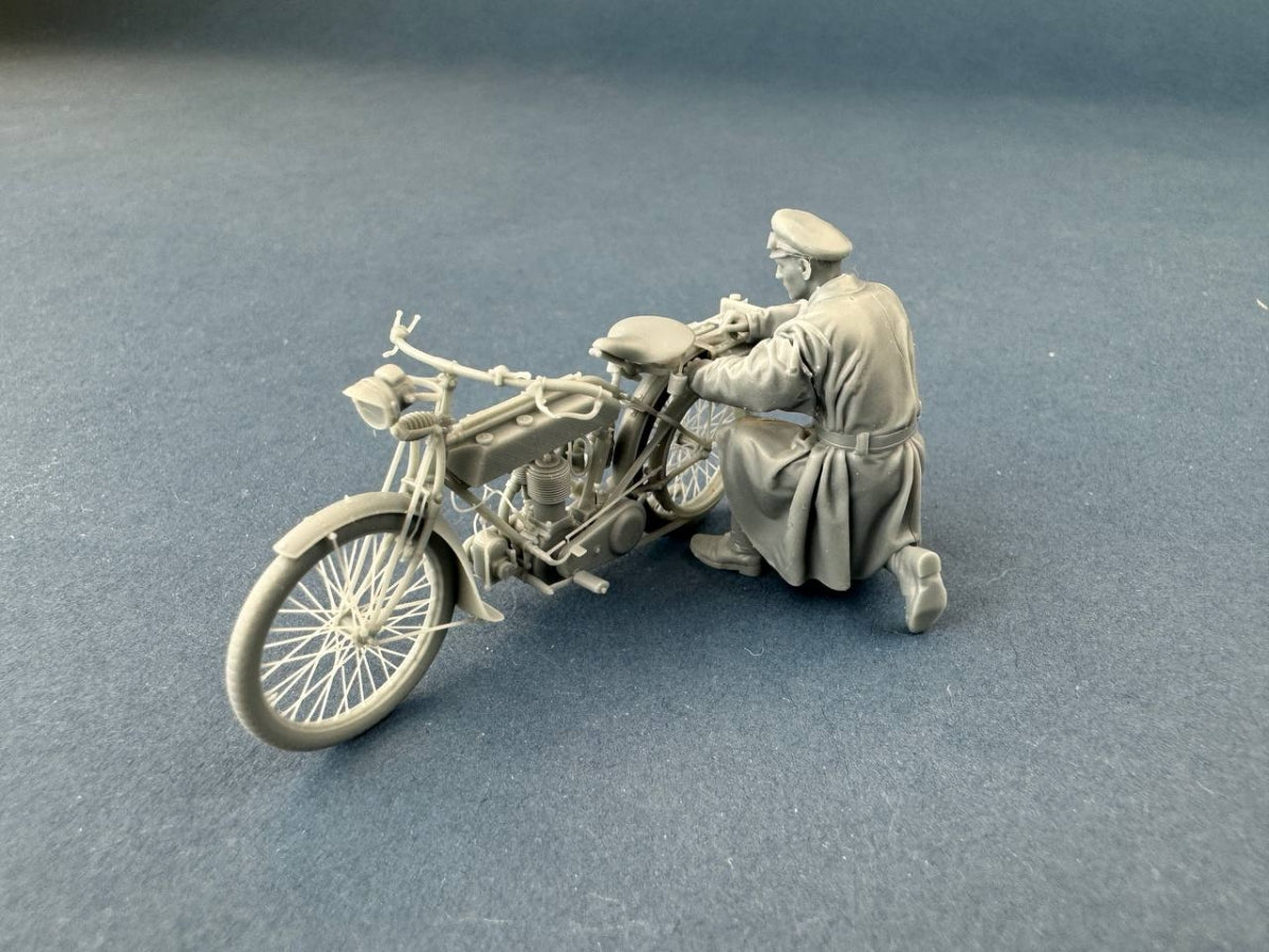 Copper State Models F32-061 British Dispatch Rider Checking Motorcycle (Motorcycle not included) 1/32 – image 2