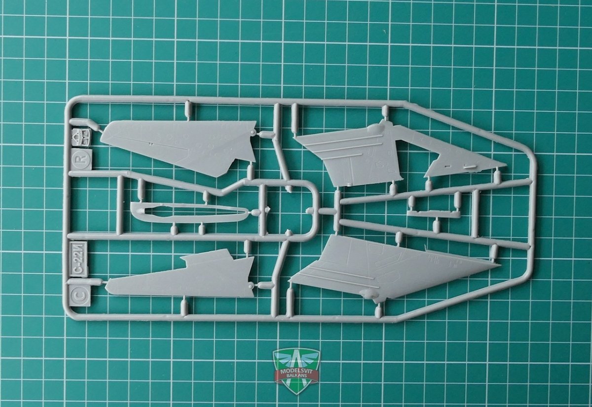 Modelsvit 72009 S-22I(Su-7IG) variable wing geometry 1/72 – immagine 5