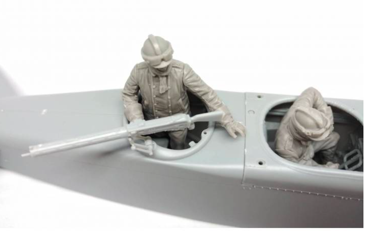 Copper State Models F32-021 DFW CV German crew 1/32