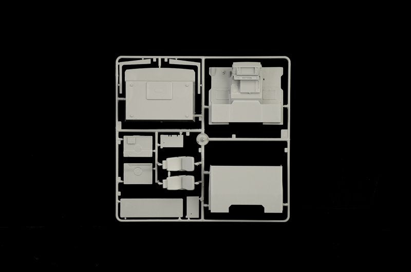 Italeri 3945 VOLVO F16 Globetrotter Canvas Truck with elevator 1/24 – Bild 11