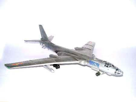 Trumpeter 01614 CHINESE XIAN JHU-6 1/72 – imagen 3