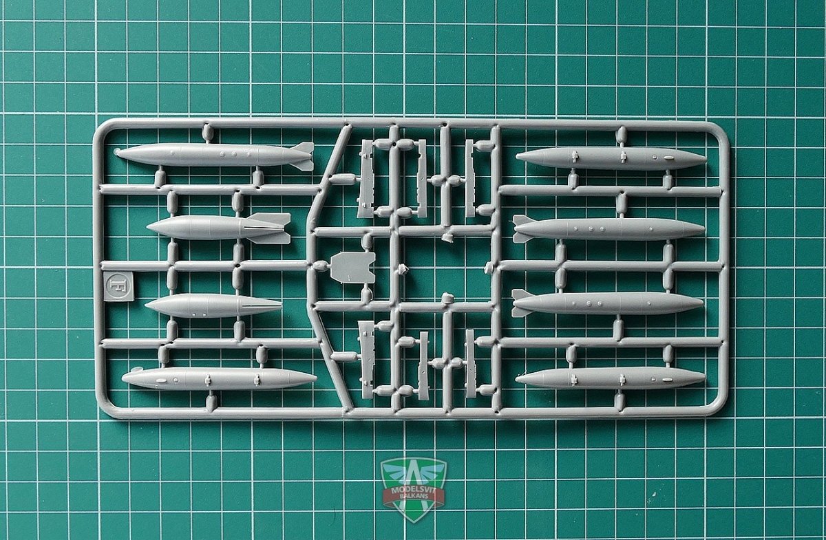 Modelsvit 72002 SU-7 BMK 1/72 – immagine 3