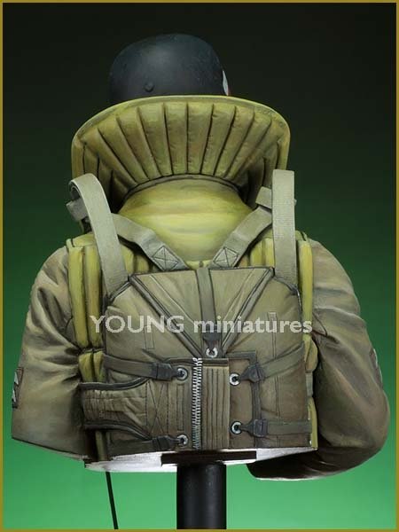 Young Miniatures YM1833 Luftwaffe Bomber Crewman, 1940 1/10 – immagine 3