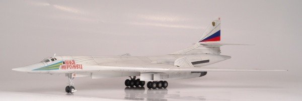 Zvezda 7002 Russian Supersonic Strategic Bomber Tu-160 1/144 – Bild 2