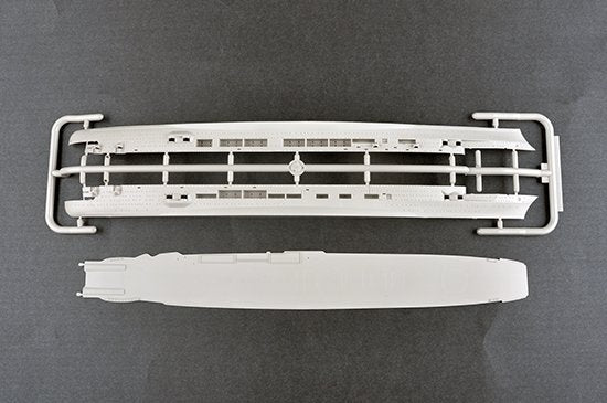 Trumpeter 06710 German Navy Aircraft Carrier DKM Peter Strasser 1/700 – imagen 5