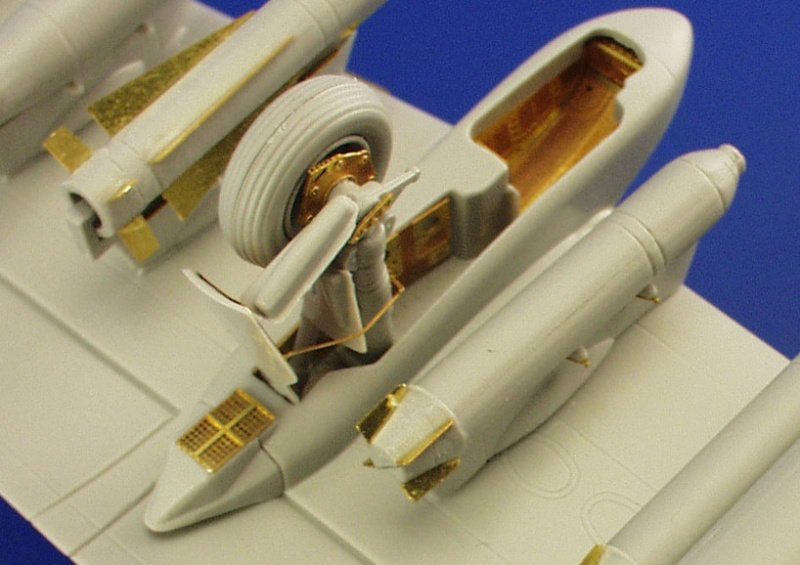 Eduard 73232 A-10 1/72 ITALERI, REVELL – Bild 9