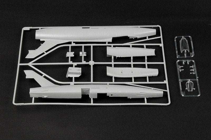 Trumpeter 02822 F-100D IN THUN 1/48 – imagen 2
