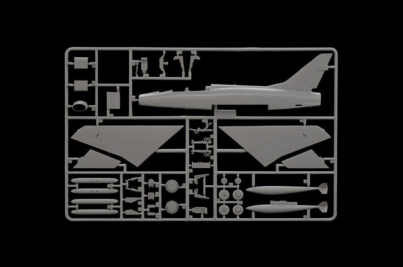 Italeri 1398 F-100F SUPER SABER (1/72) – image 2